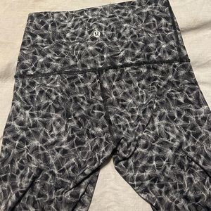 Lululemon size 6 dot confirm (featherlite?)